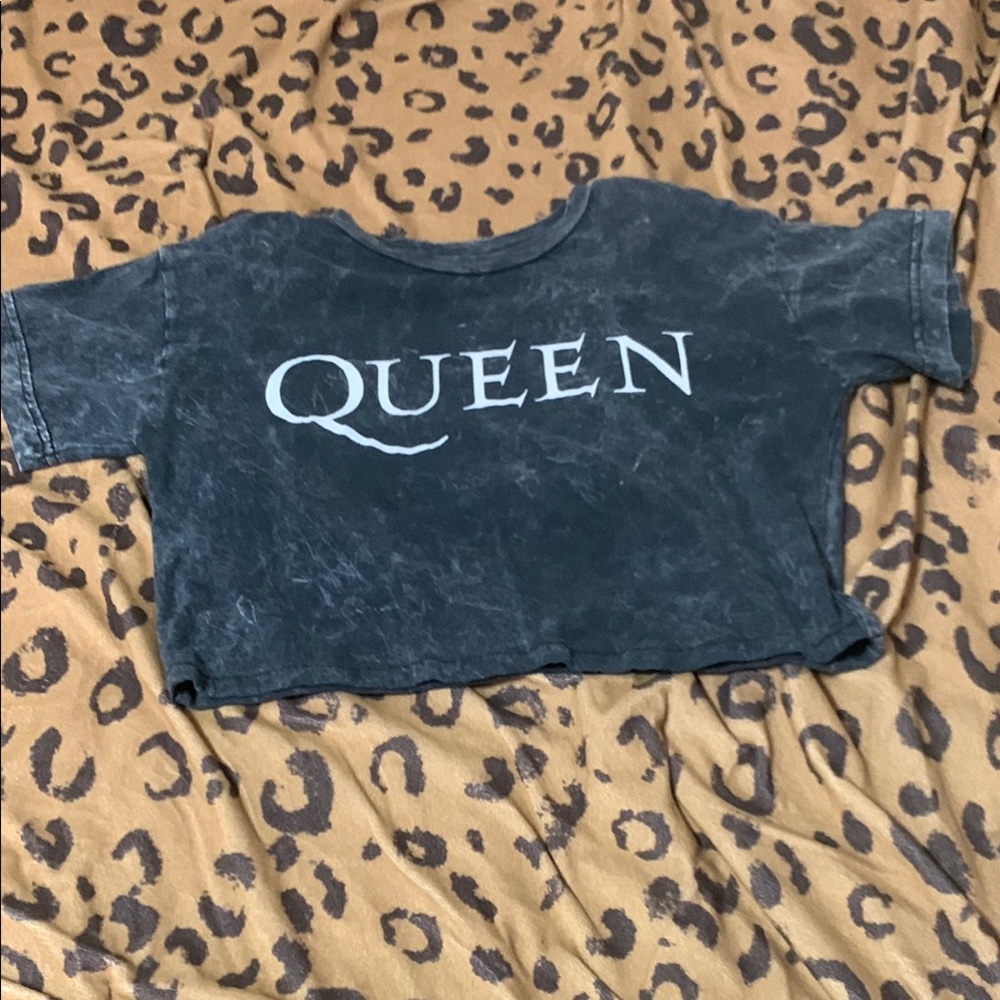 Small queen crop